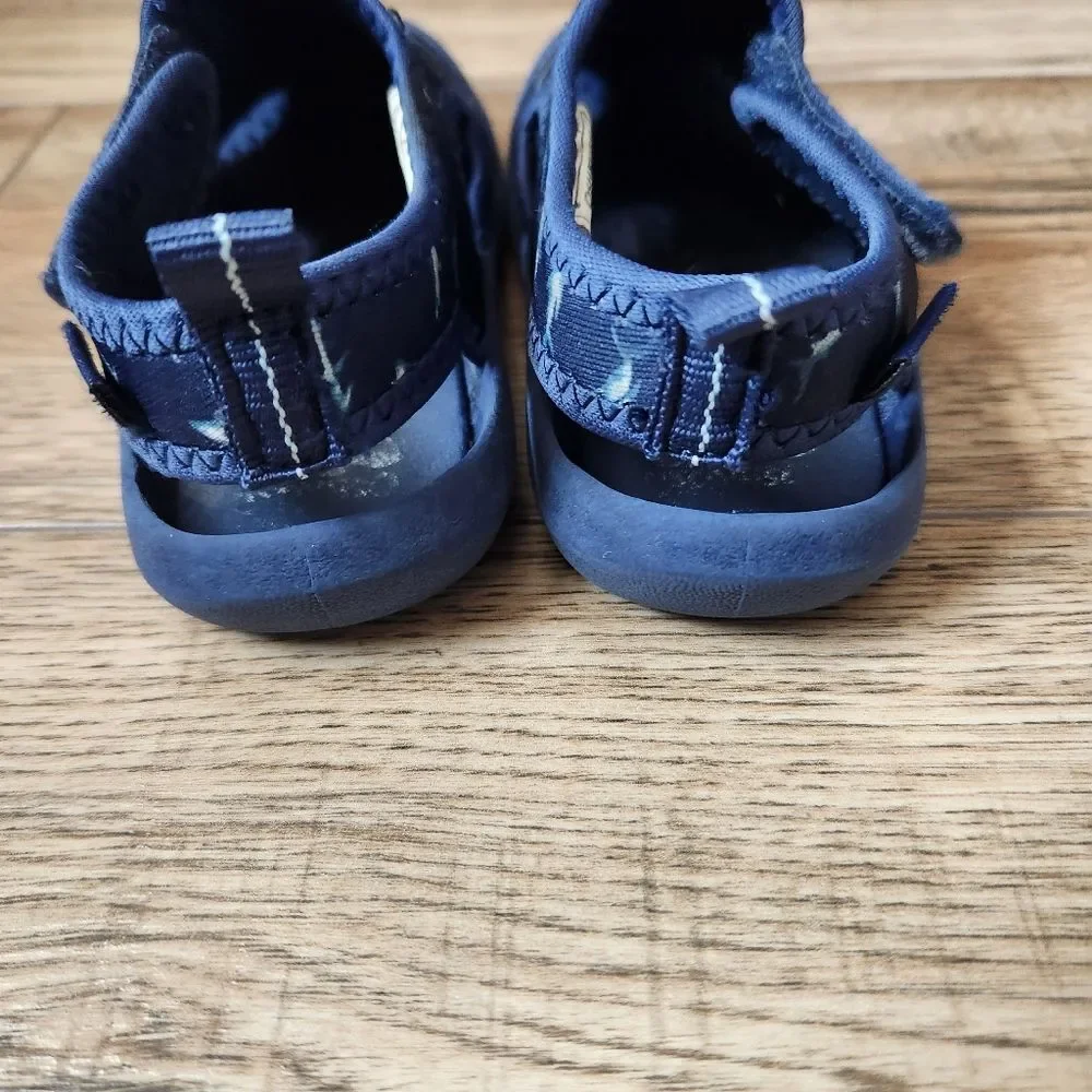 OshKosh B'Gosh Shark Print Water Aquatic Shoes Size 7 Navy Blue